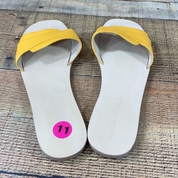 Cupcakes and‎ Cashmere Farella Slide Sandal Womens 11 M Yellow Leather Flats - Picture 4 of 8